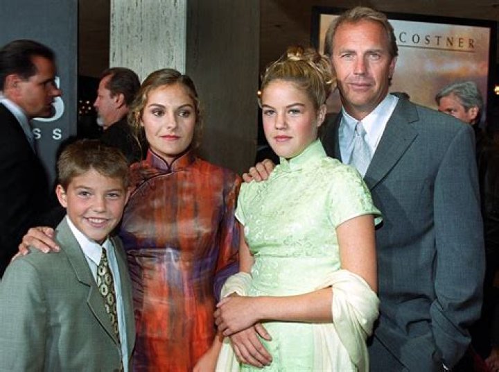 Lily Costner Biography, Age, Height, Husband, Net Worth, Family
