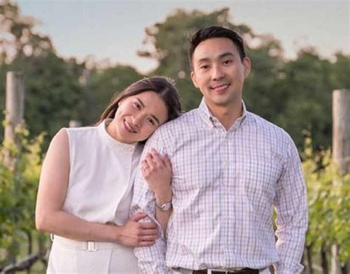 LJ Reyes Biography, Age, Height, Husband, Net Worth, Family