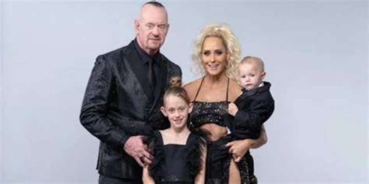 Michelle McCool Biography, Age, Height, Husband, Net Worth, Family