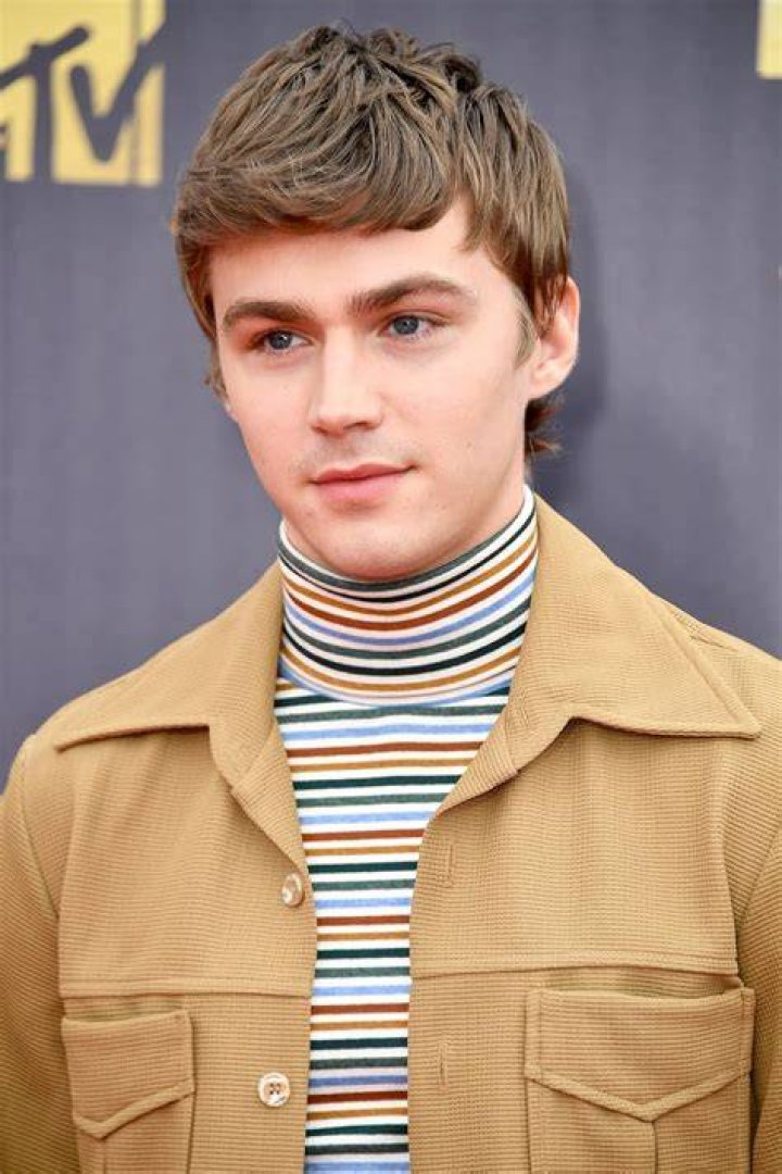 Miles Heizer Biography, Age, Height, Wife, Net Worth, Family