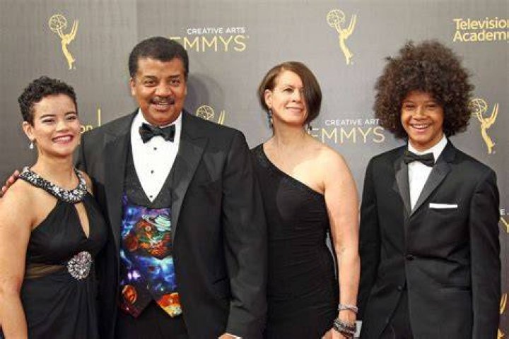Neil deGrasse Tyson Biography, Age, Height, Wife, Net Worth, Family