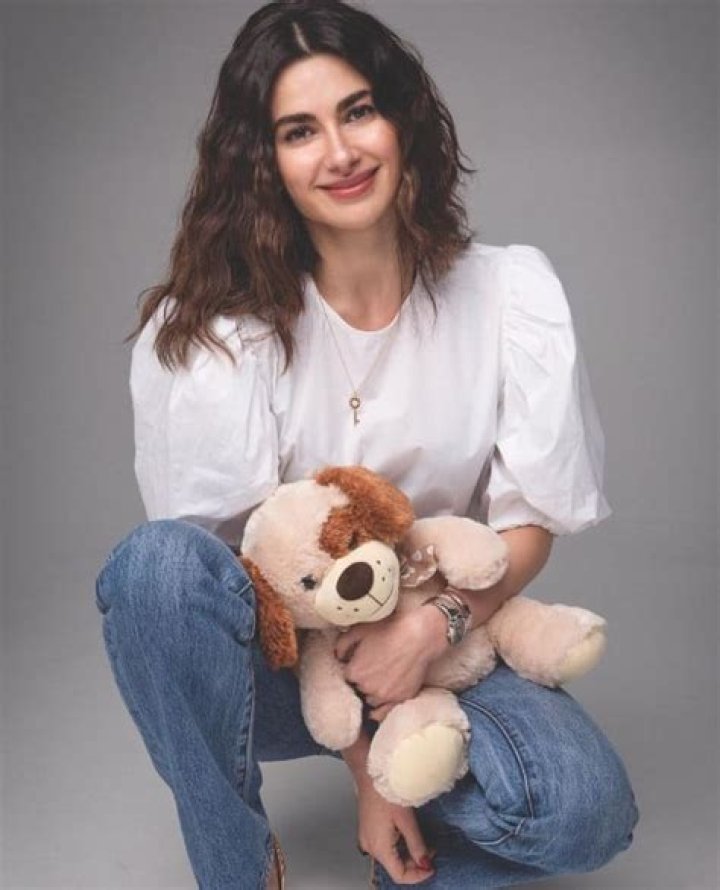 Nesrin Javadzadeh Biography, Age, Height, Husband, Net Worth, Family