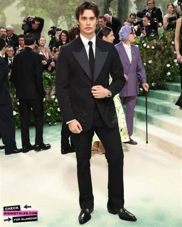 Nicholas Galitzine Biography, Age, Height, Wife, Net Worth, Family