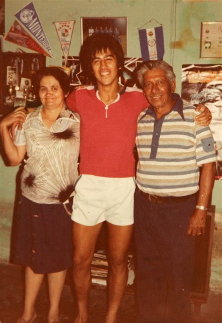 Norberto Huezo biografía, edad, altura, esposo, net worth, familia
