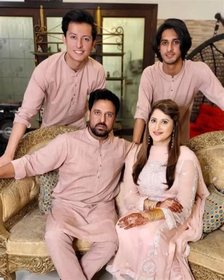 Orya Maqbool Jan Biography, Age, Height, Wife, Net Worth, Family
