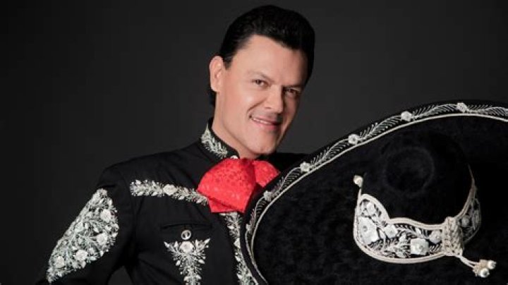 Pedro Fernández biografía, edad, altura, esposo, net worth, familia