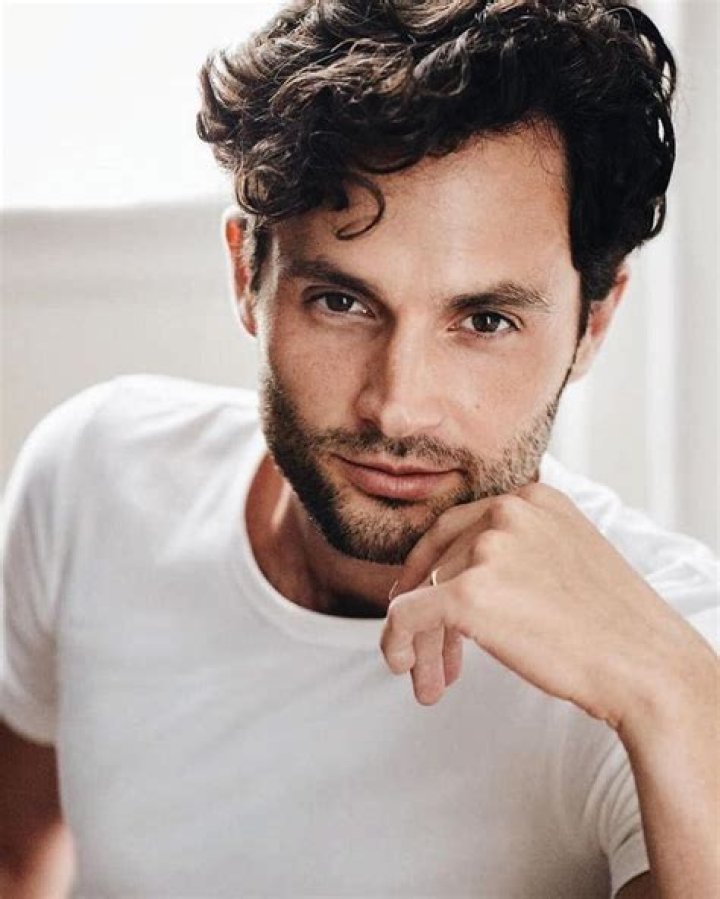 Penn Badgley Biography, Age, Height, Wife, Net Worth, Family