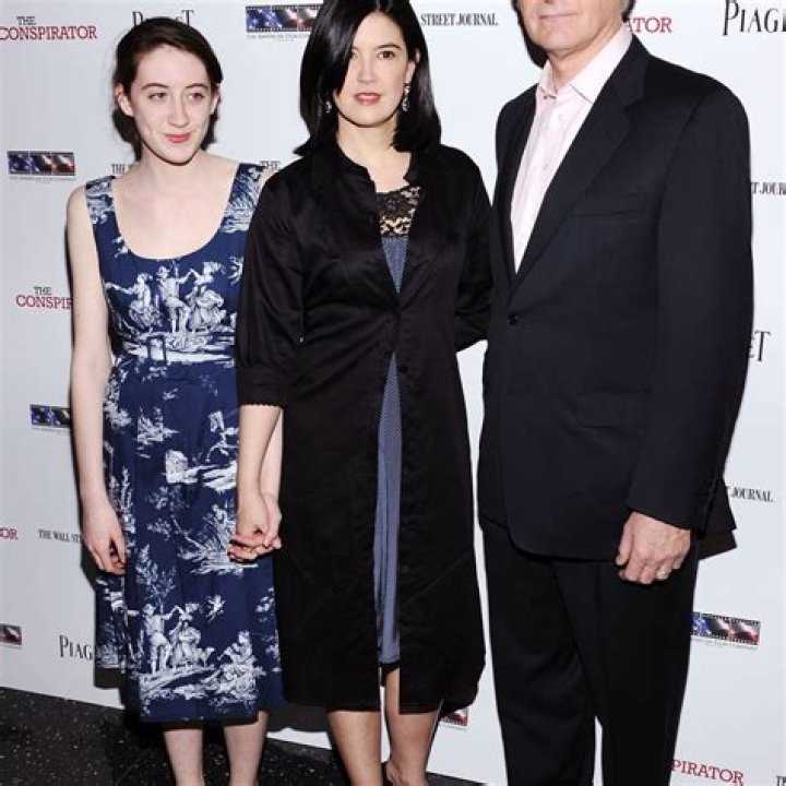 Phoebe Cates Biography, Age, Height, Husband, Net Worth, Family