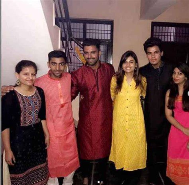 Rahul Chahar Biography, Age, Height, Wife, Net Worth, Family