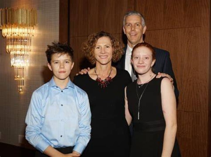 Ray Rhodes Biography, Age, Height, Wife, Net Worth, Family