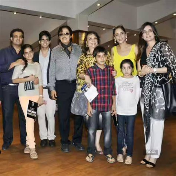 Razak Khan Biography, Age, Height, Wife, Net Worth, Family