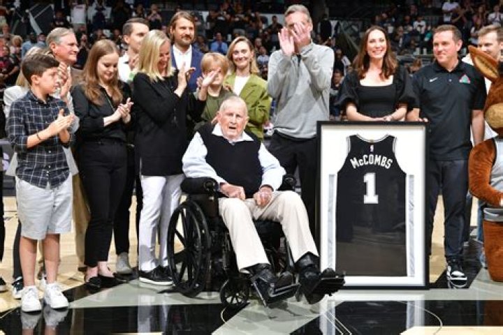 Red McCombs Biography, Age, Height, Wife, Net Worth, Family