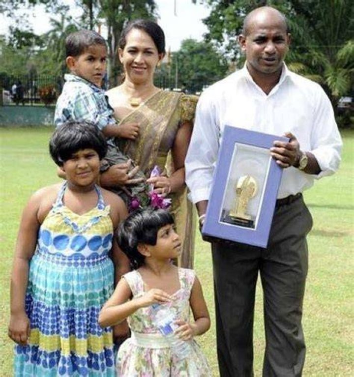 Roshan Mahanama Biography, Age, Height, Wife, Net Worth, Family
