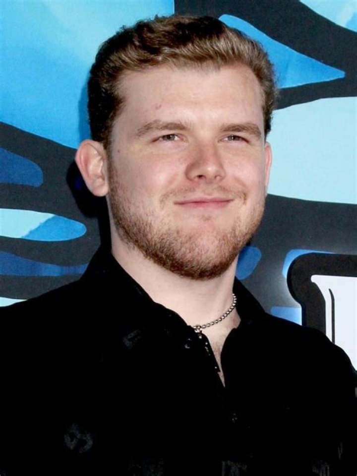 Sean Ryan Fox Biography, Age, Height, Wife, Net Worth, Family