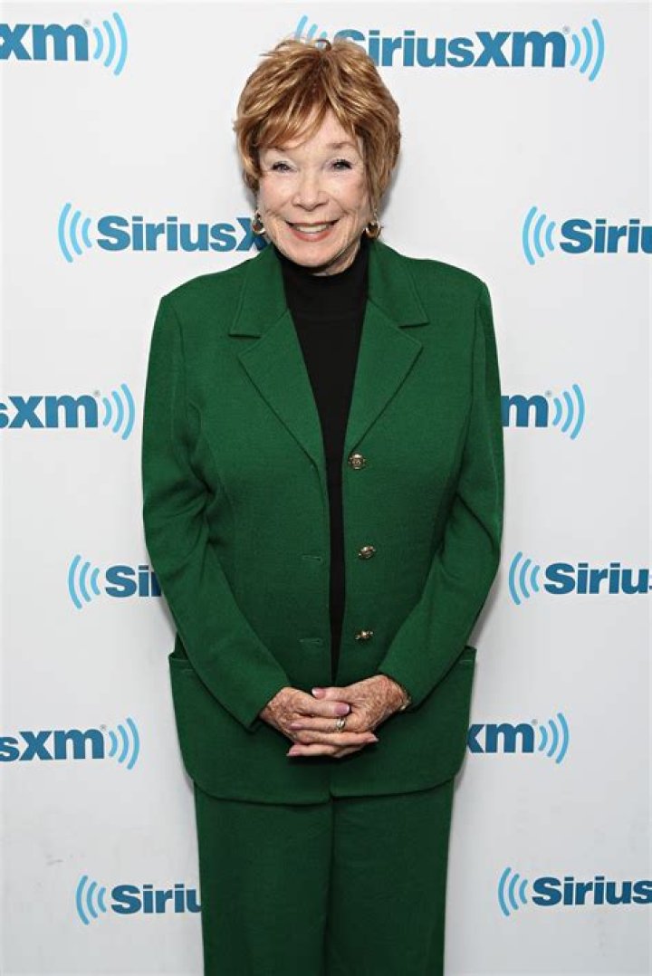 Shirley MacLaine Biography, Age, Height, Husband, Net Worth, Family