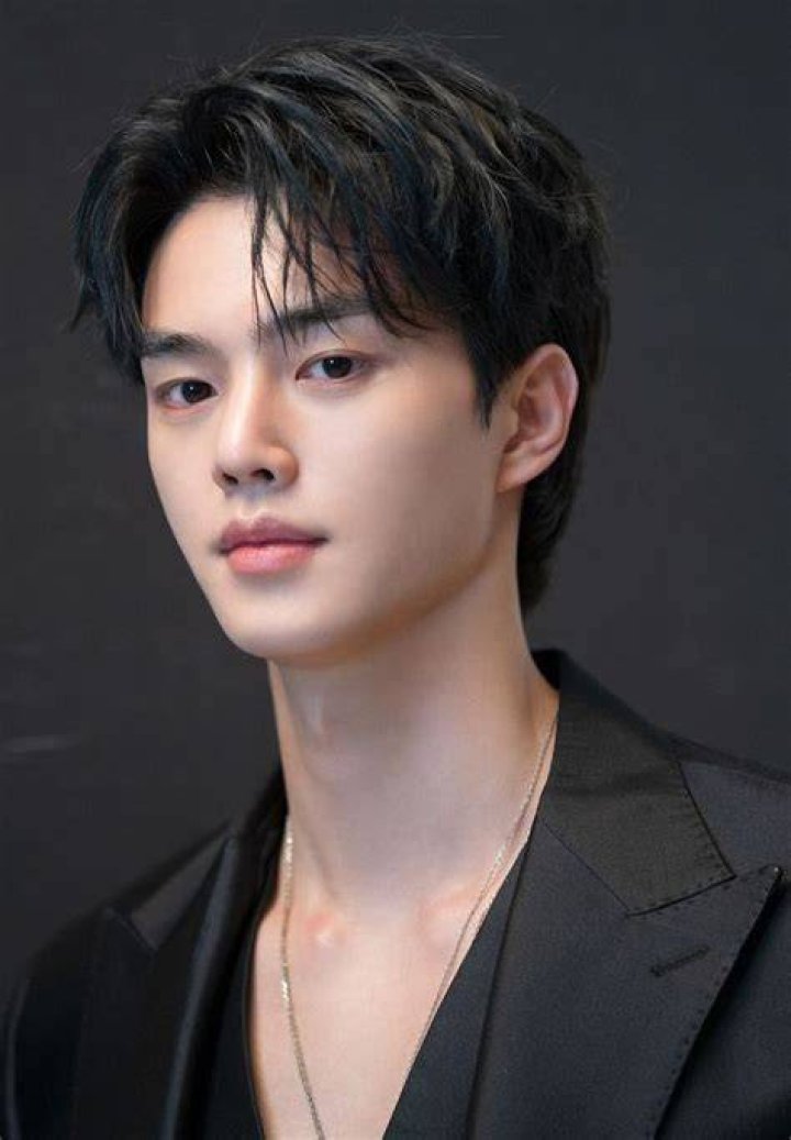Song Kang-ho Biography, Age, Height, Wife, Net Worth, Family