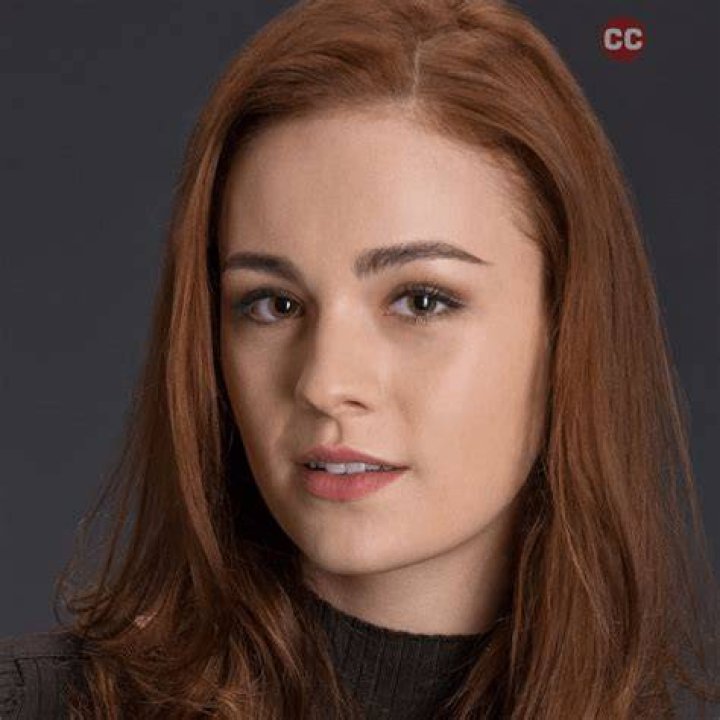 Sophie Skelton Biography, Age, Height, Husband, Net Worth, Family