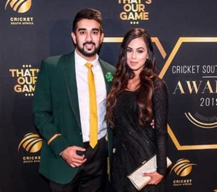 Tabraiz Shamsi Biography, Age, Height, Wife, Net Worth, Family