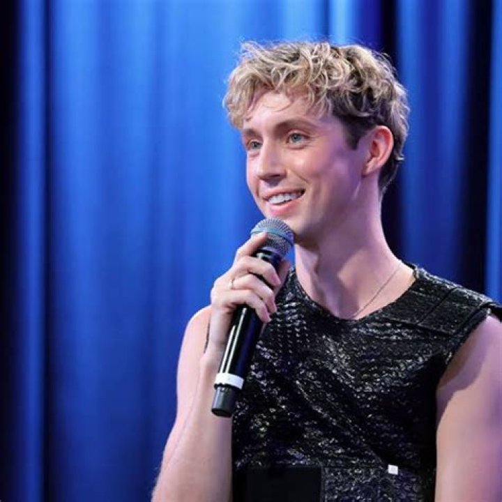 Troye Sivan Biography, Age, Height, Wife, Net Worth, Family