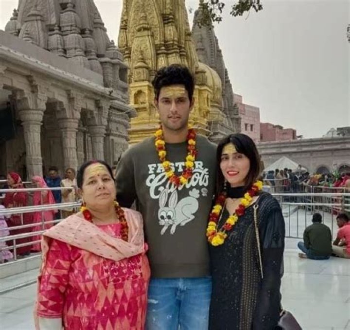 Vichu Vishwanath Biography, Age, Height, Wife, Net Worth, Family