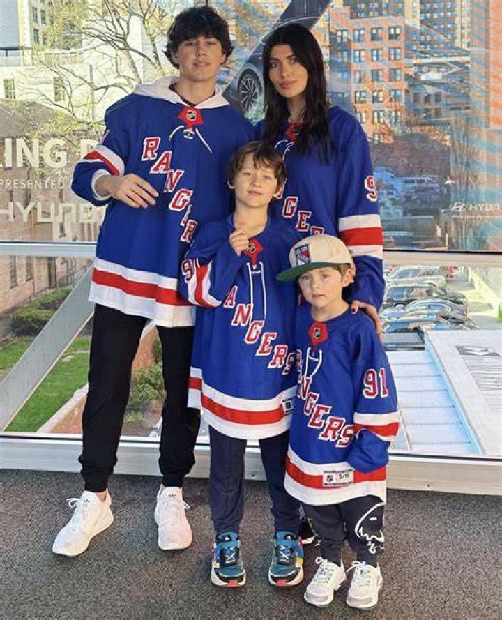 Vladimir Tarasenko Biography, Age, Height, Wife, Net Worth, Family