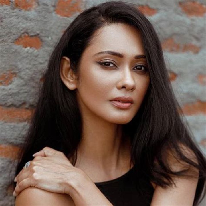 Yureni Noshika Biography, Age, Height, Husband, Net Worth, Family