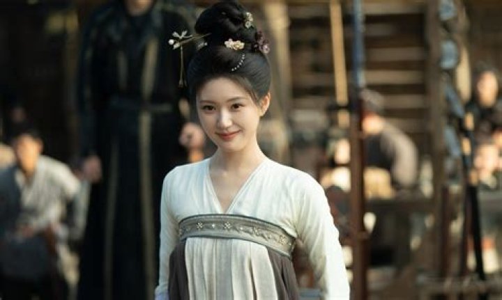 Zhao Liying Biography, Age, Height, Husband, Net Worth, Family